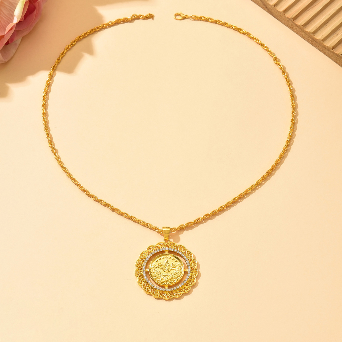 Ethnic Wear Fashion Designer - Collier vintage en pièces d'or avec