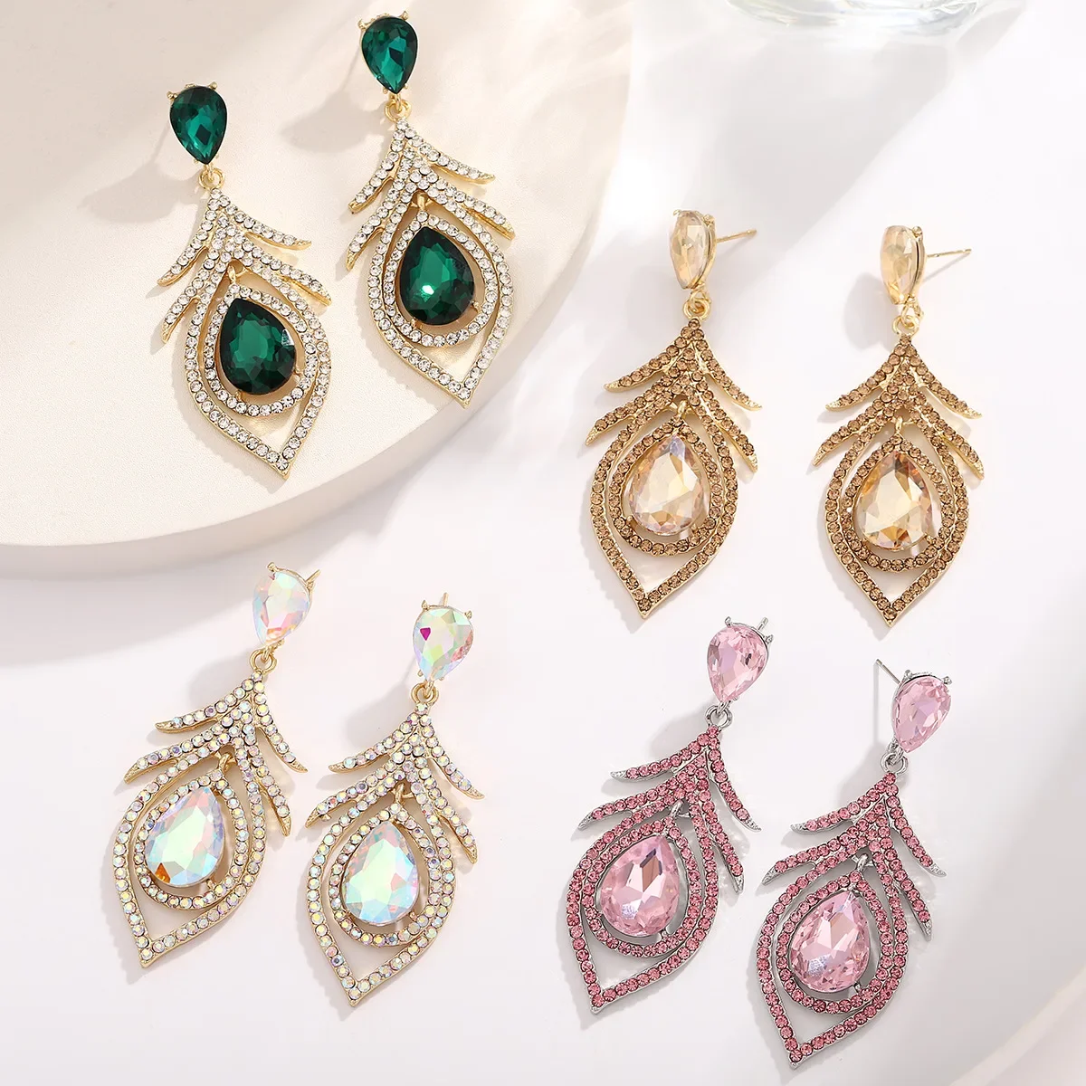 Ethnic Fashion Trends 2025 - Boucles d'oreilles en forme de gouttelette